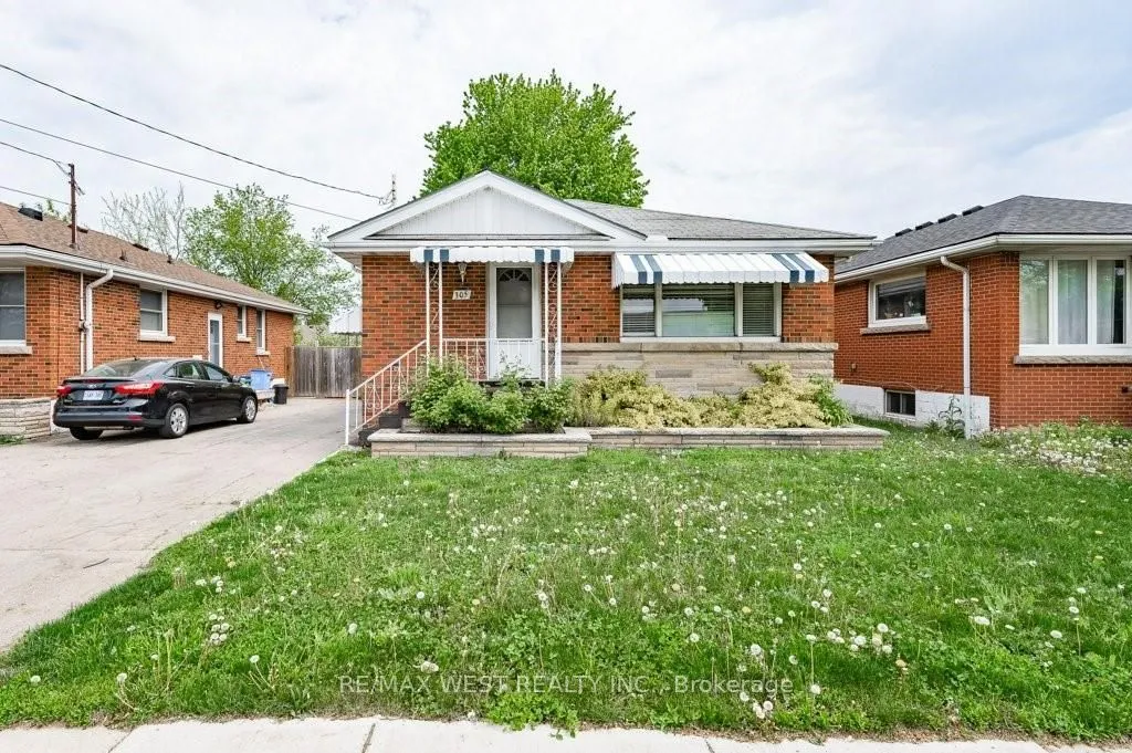 305 Mohawk Road E — photo 2