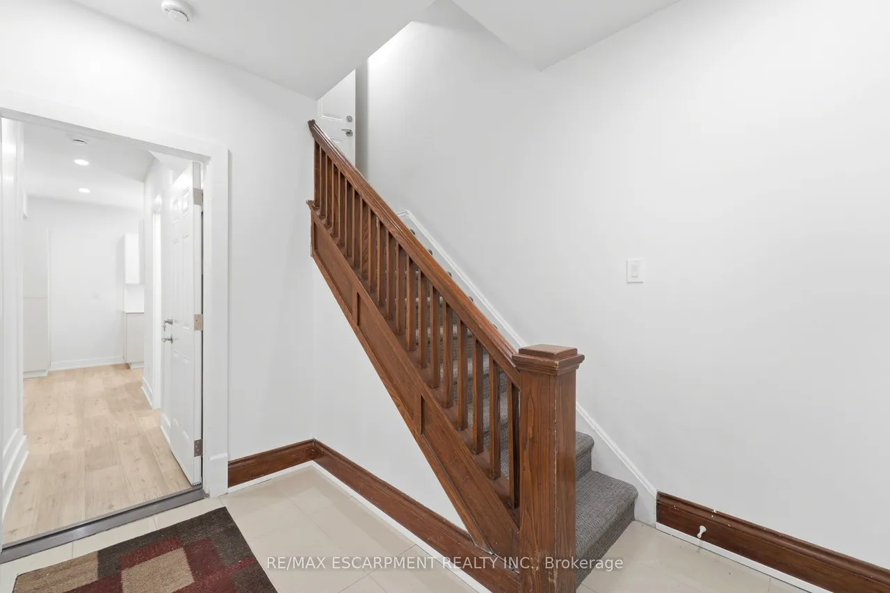 968 MAIN Street E — photo 3