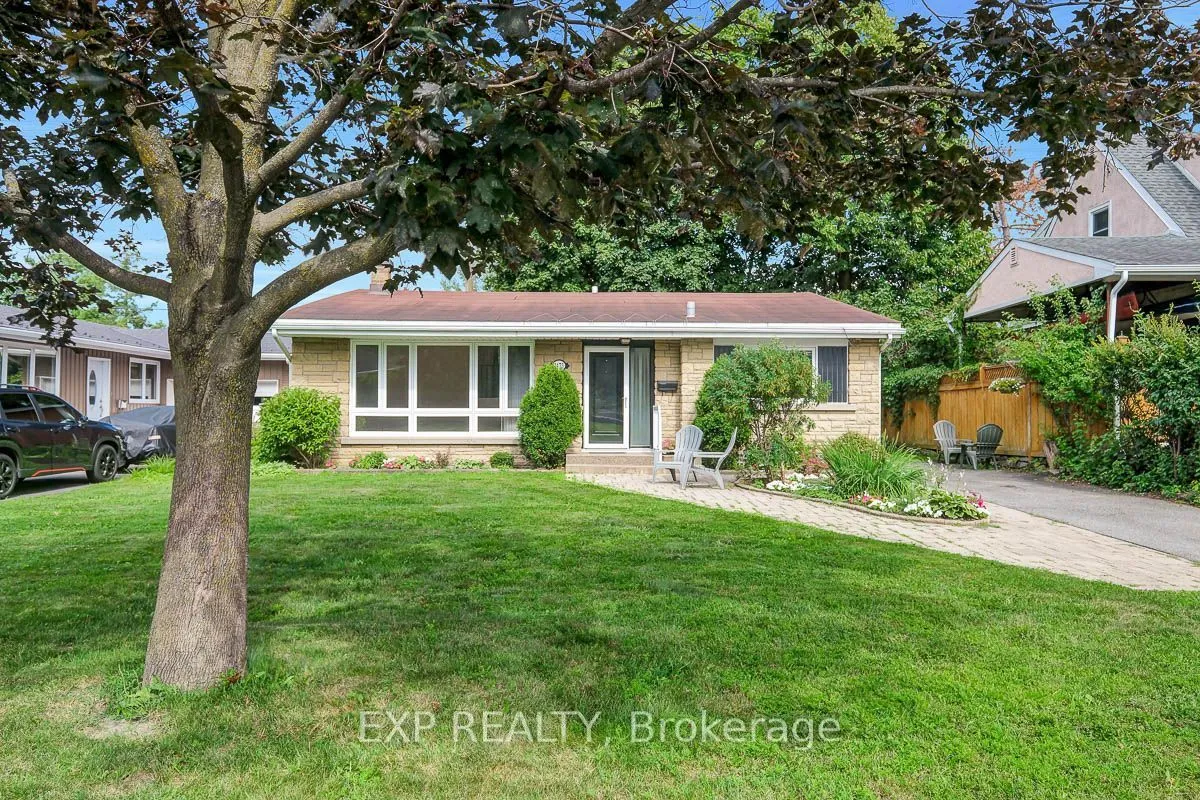 1473 Chomley Crescent — photo 2