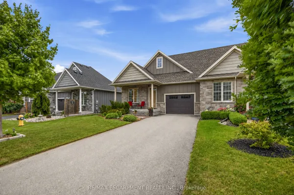 33 Pierpoint Drive — photo 2