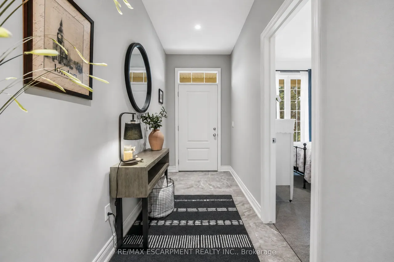 33 Pierpoint Drive — photo 3