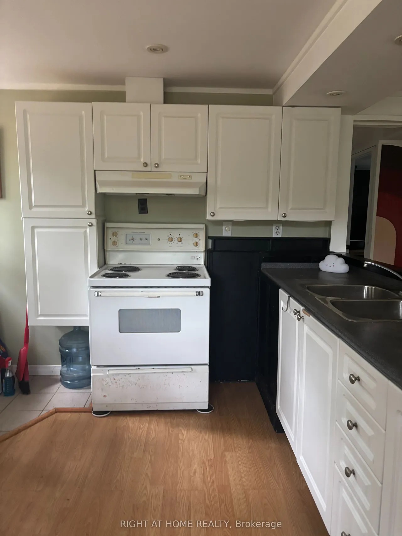 28 BAKER Lane — photo 3