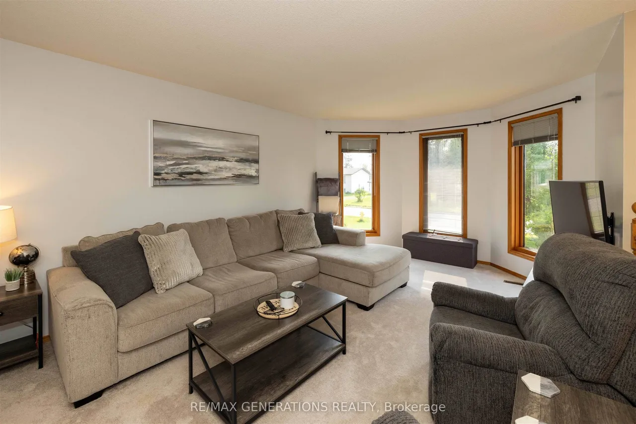 2446 Caspian Street — photo 2