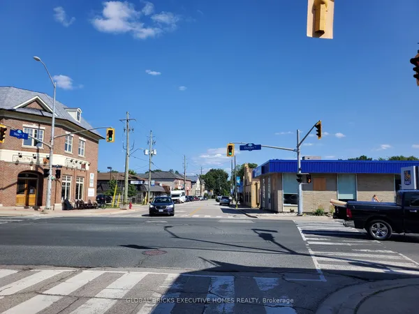 9 Main Street N