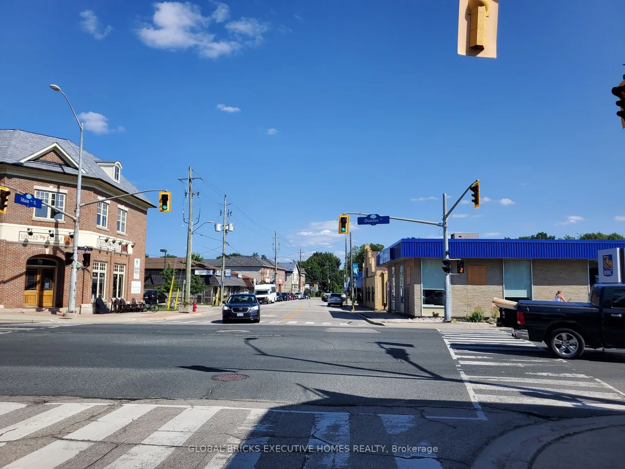 9 Main Street N