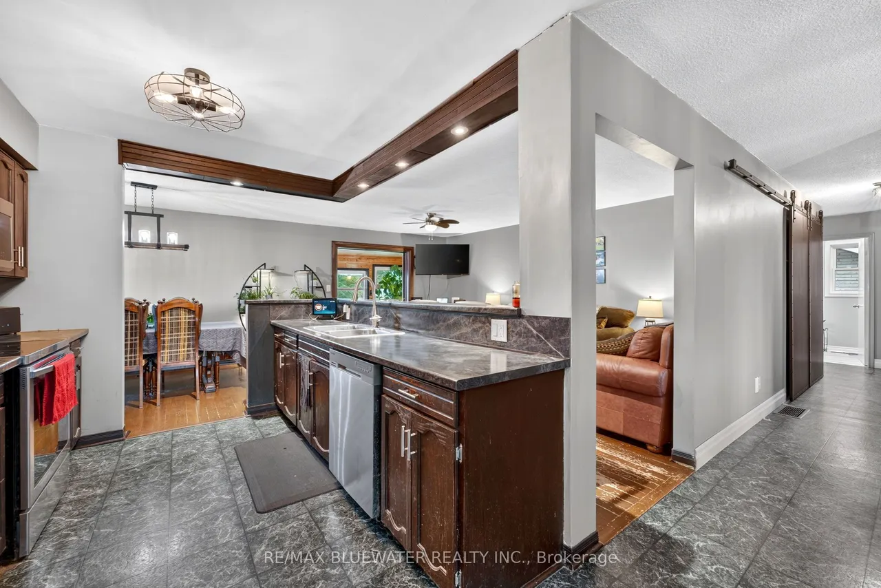 210 Hill Street — photo 3