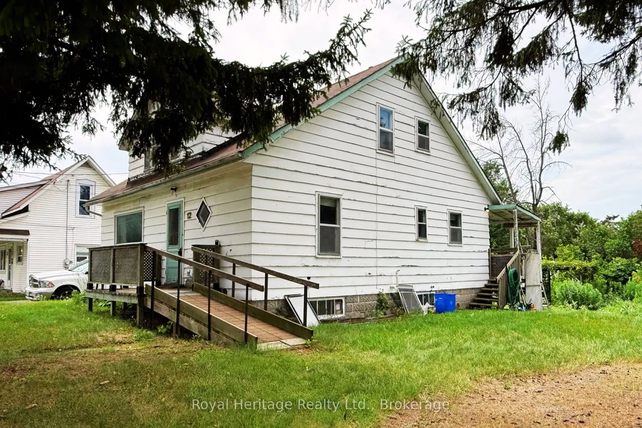 12 Dufferin Street — photo 3