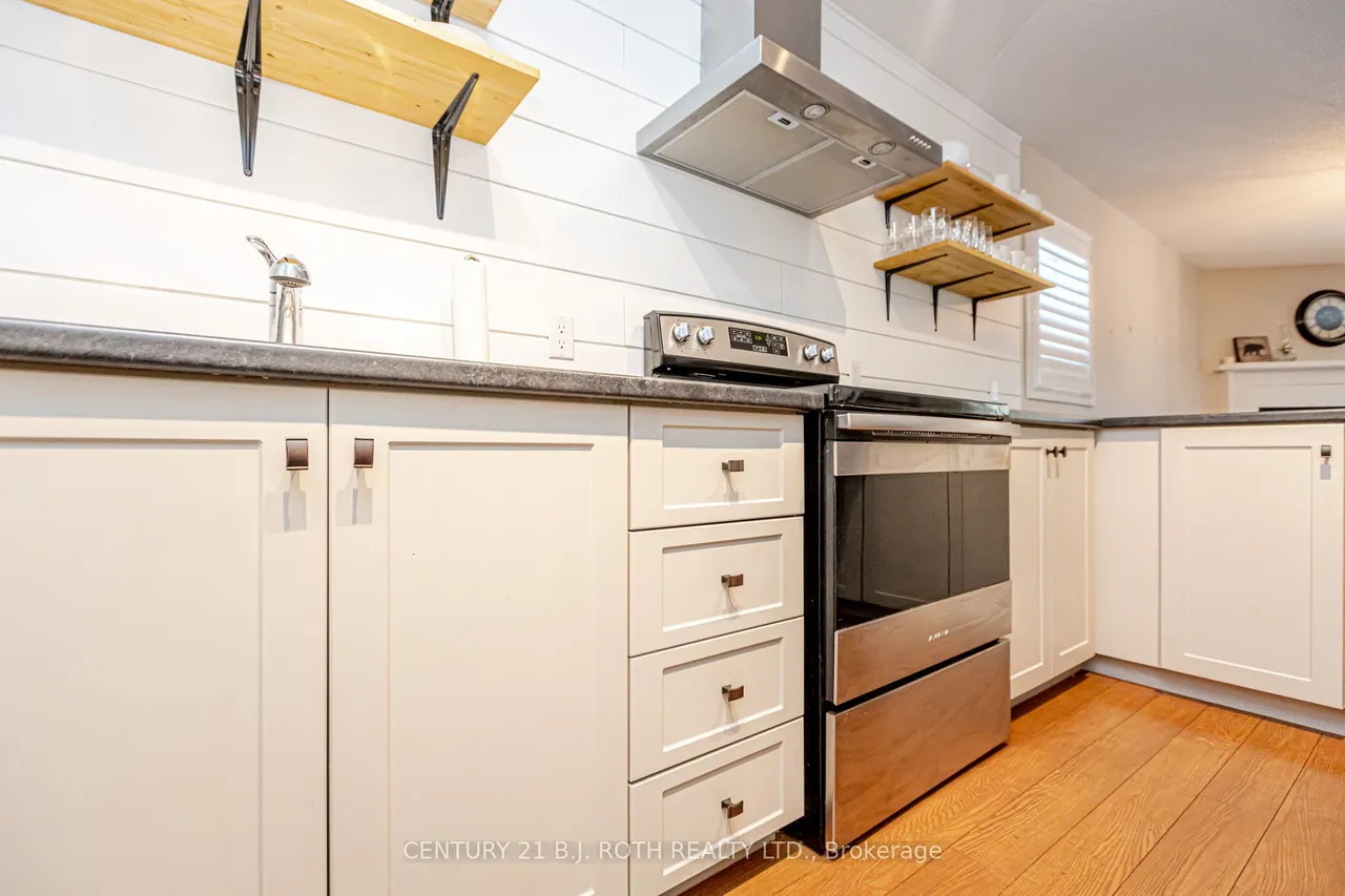127 Alfred Street W — photo 47