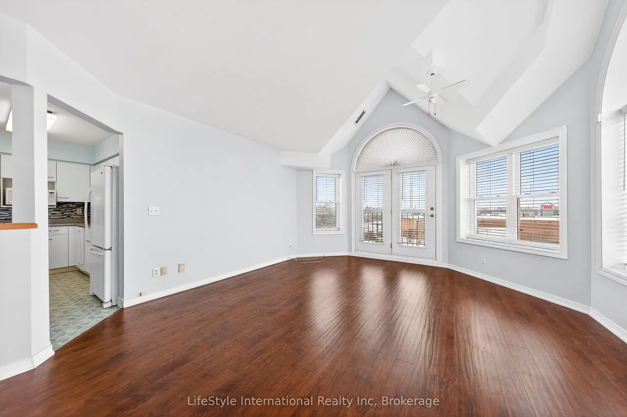 208 Silvercreek Parkway N — photo 3
