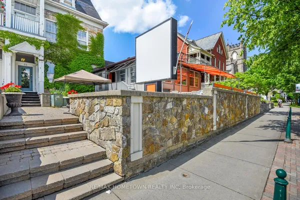 64 King Street E