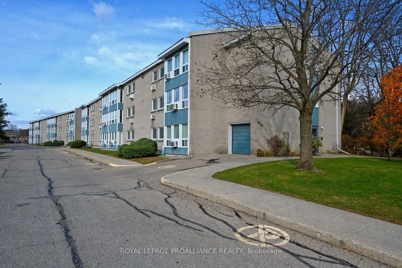 820 Laurier Boulevard, Unit 205 — photo 2