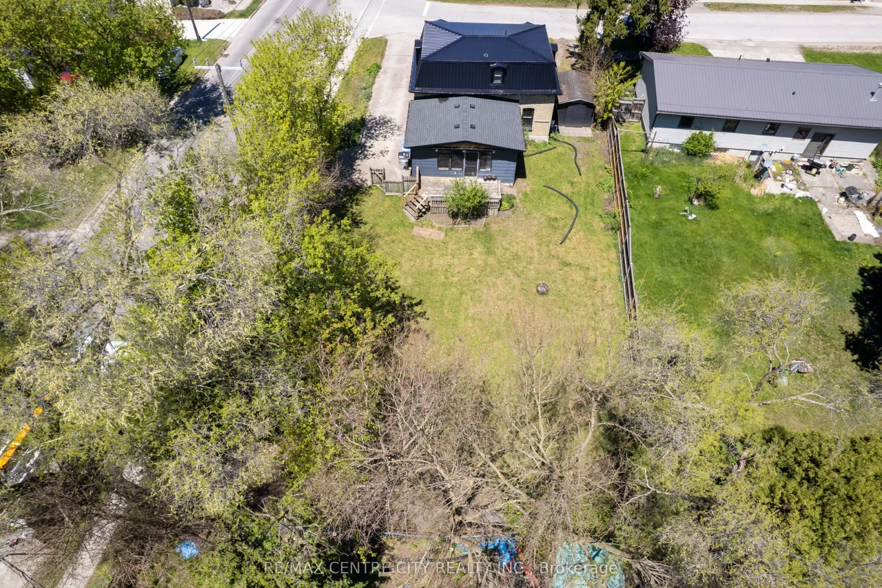 240 Maitland Street — photo 22