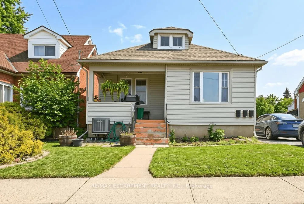 66 Queen Street S