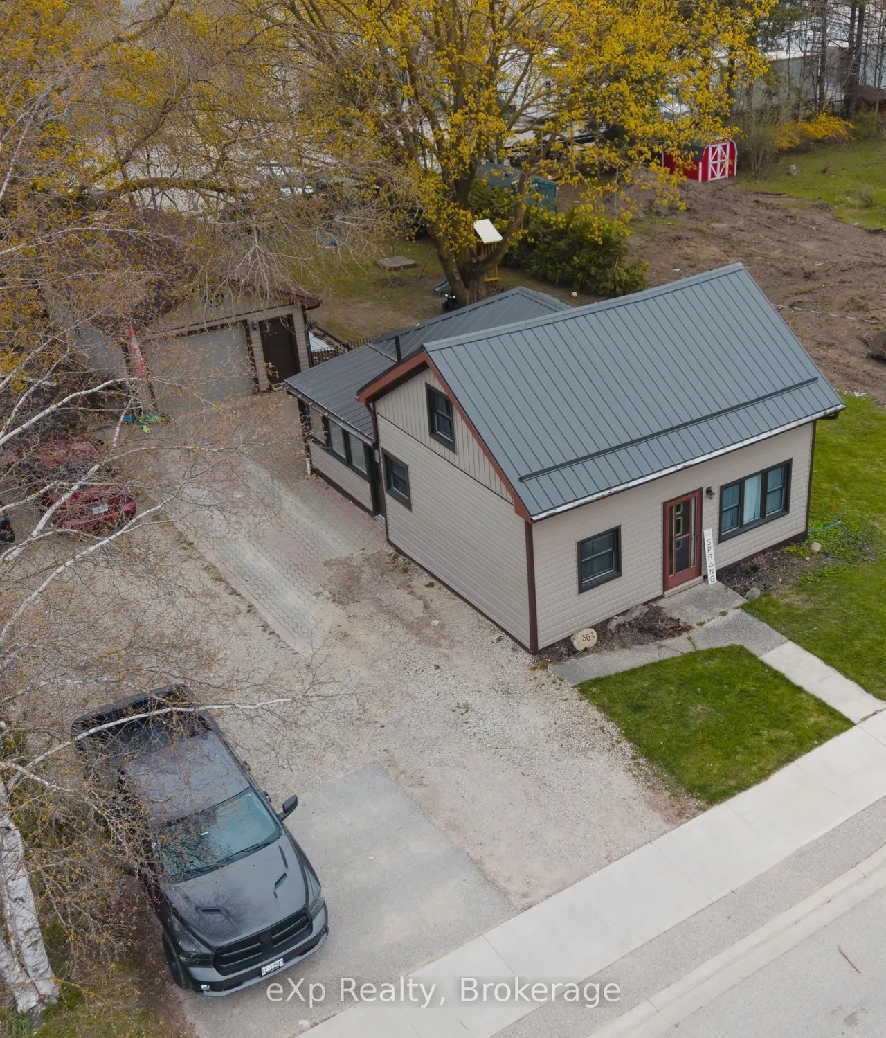 361 William Street — photo 3