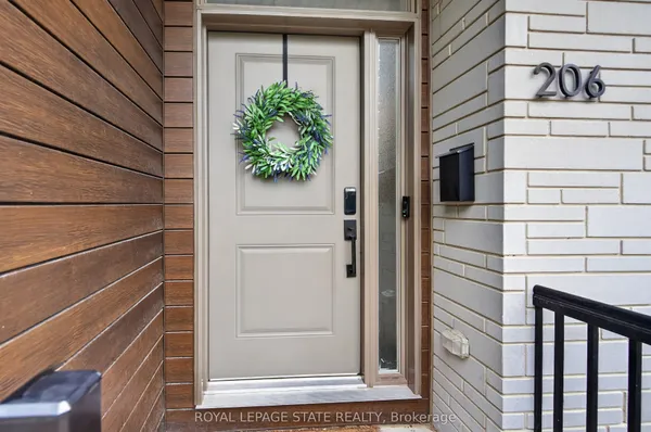 206 Canada Street — photo 2