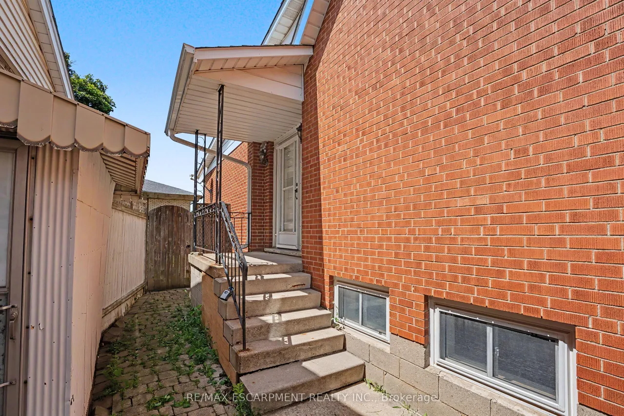 100 Hardale Crescent — photo 36