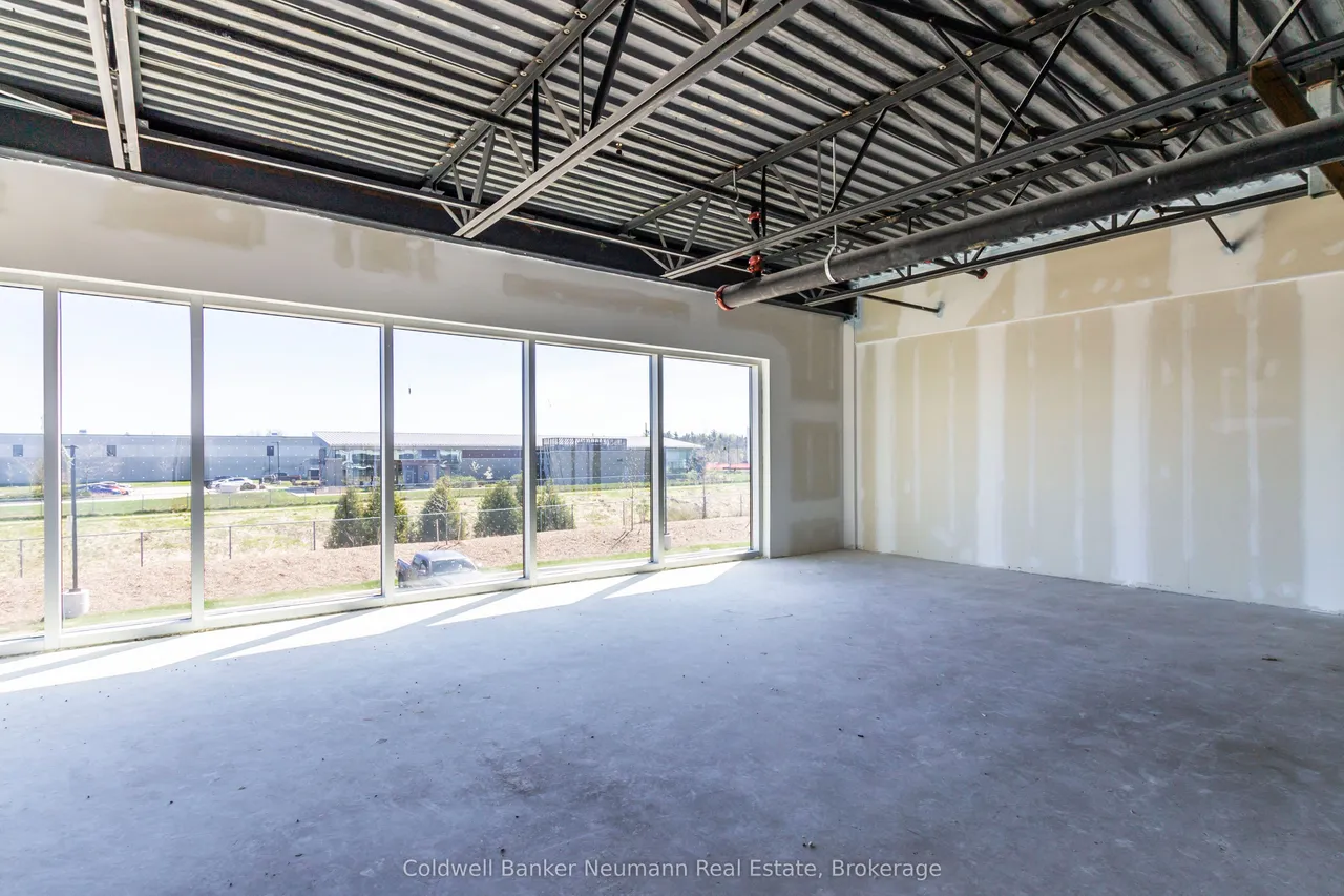 587 Hanlon Creek Boulevard — photo 3