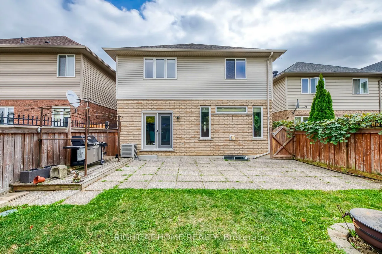 38 Assisi Street — photo 42