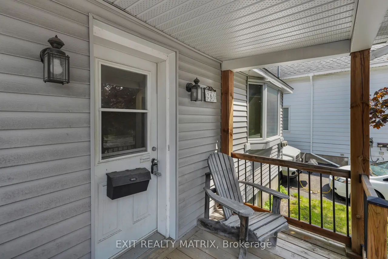 261 Montfort Street — photo 3