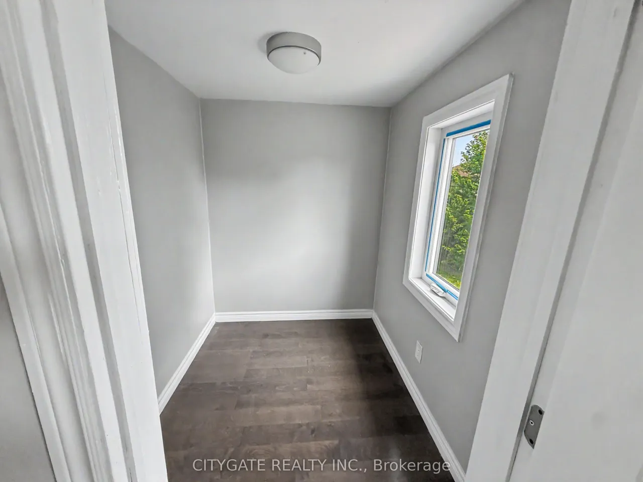 687 Upper James Street — photo 14