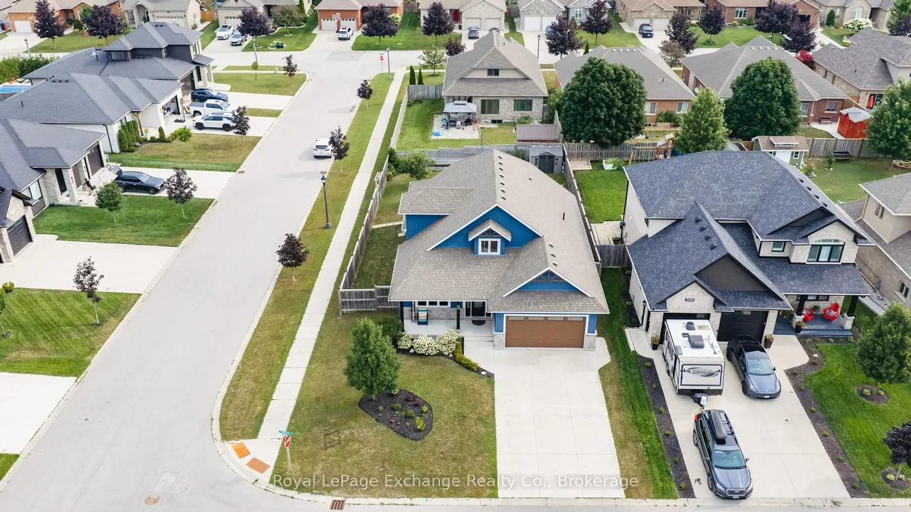 593 Morrison Crescent — photo 3