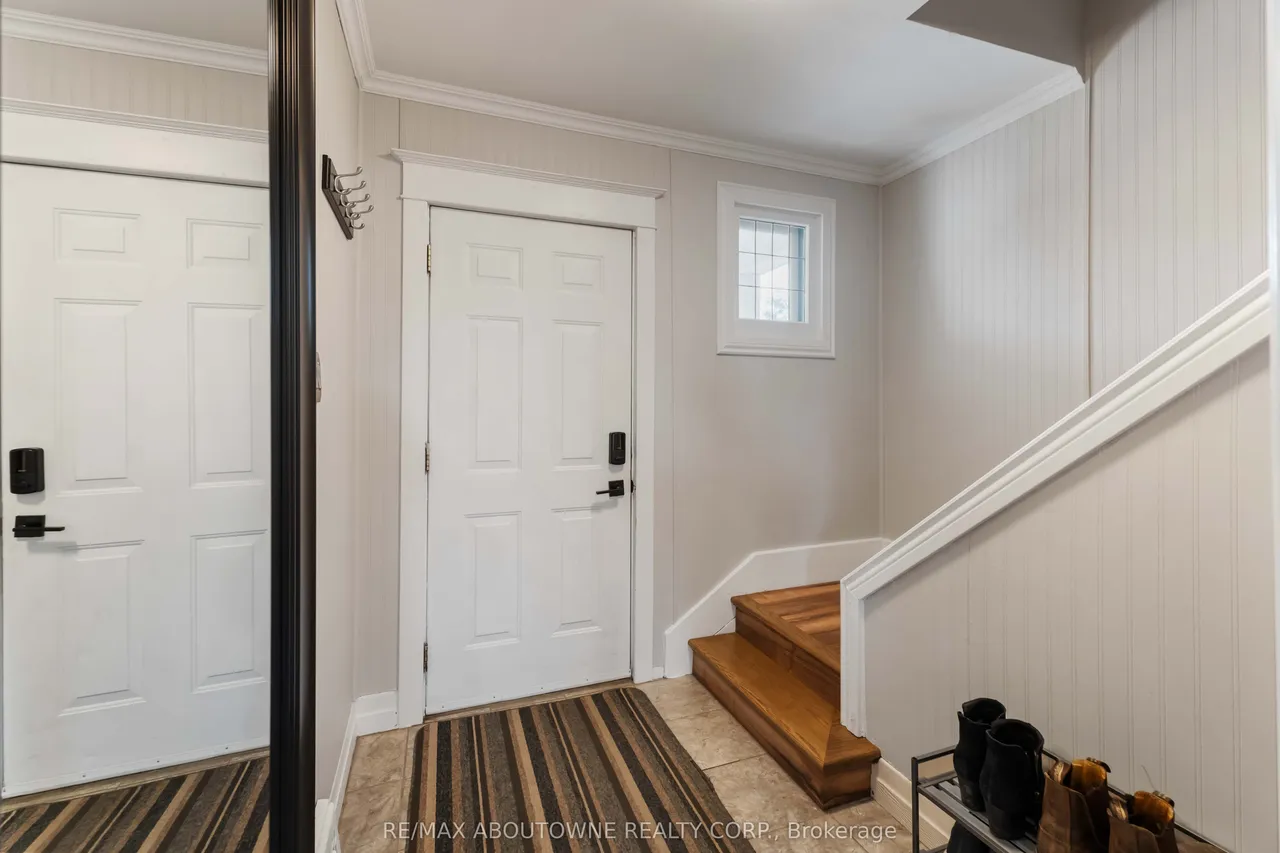 54 Weir Street S — photo 3