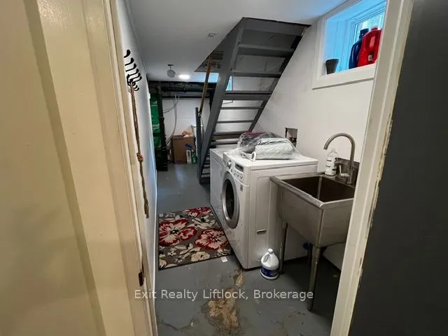 450 Weller Street — photo 3
