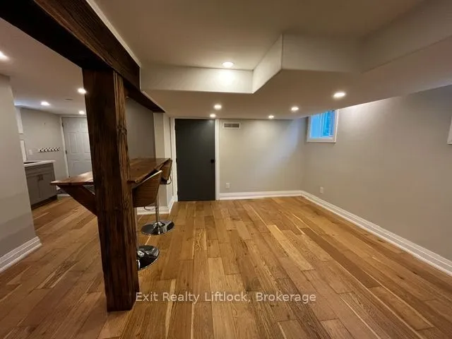 450 Weller Street — photo 11