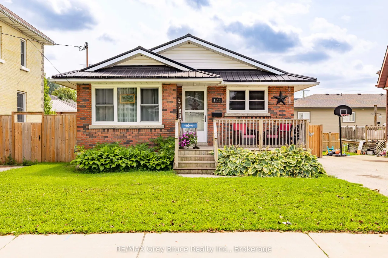 175 Fergus Street S