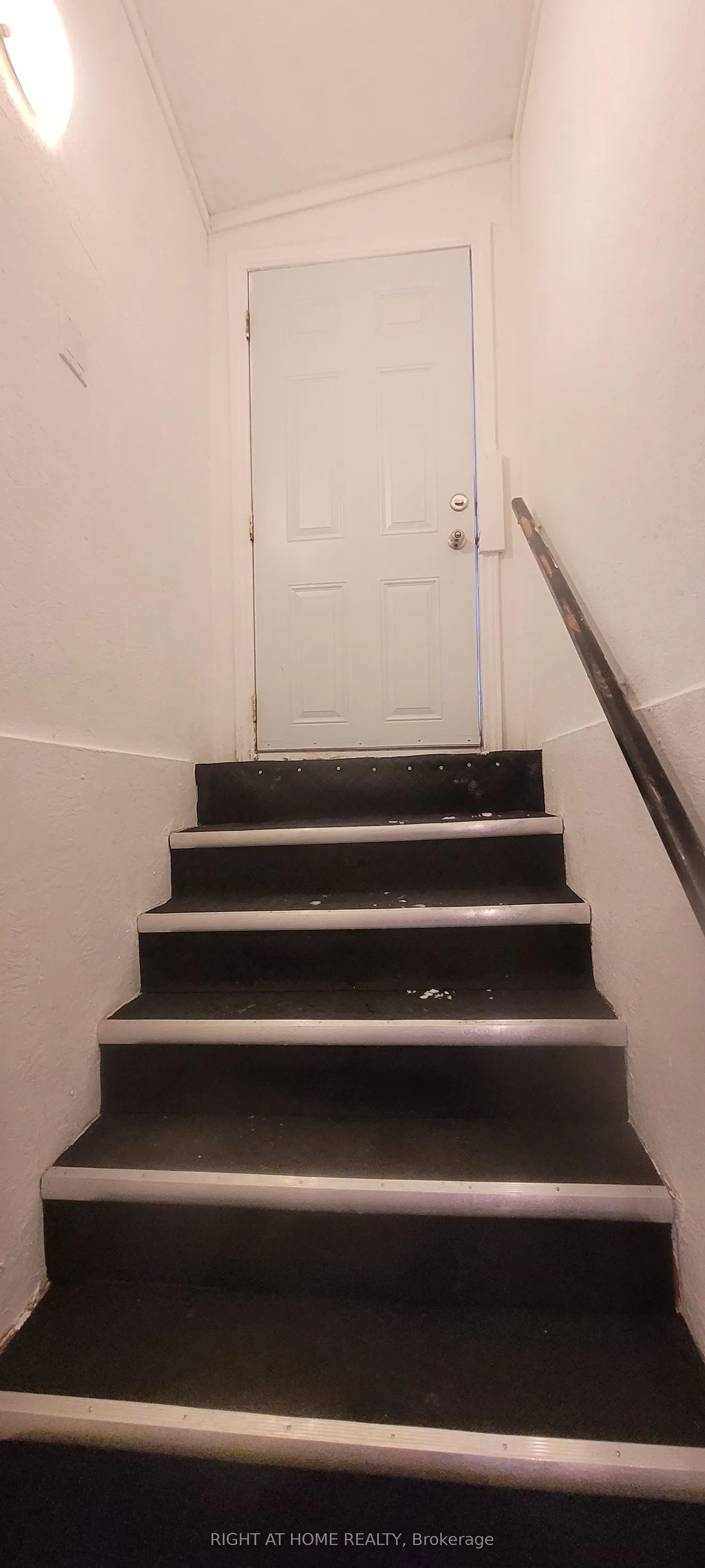 298 Montfort Street — photo 3