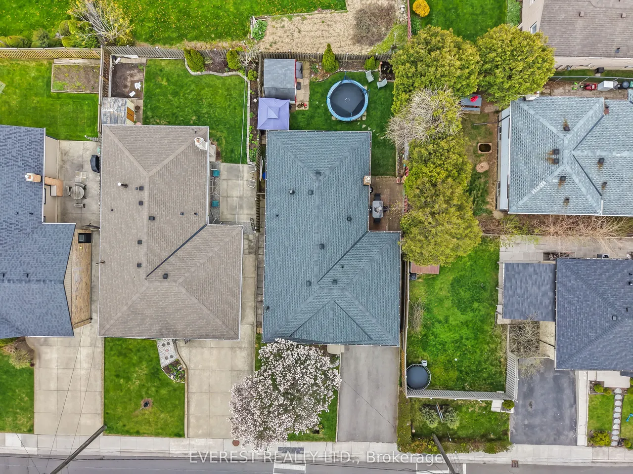 27 Lavina Crescent — photo 2