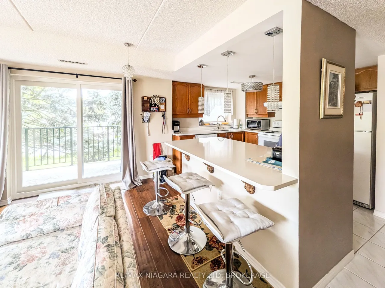 6704 Thorold Stone Road — photo 3