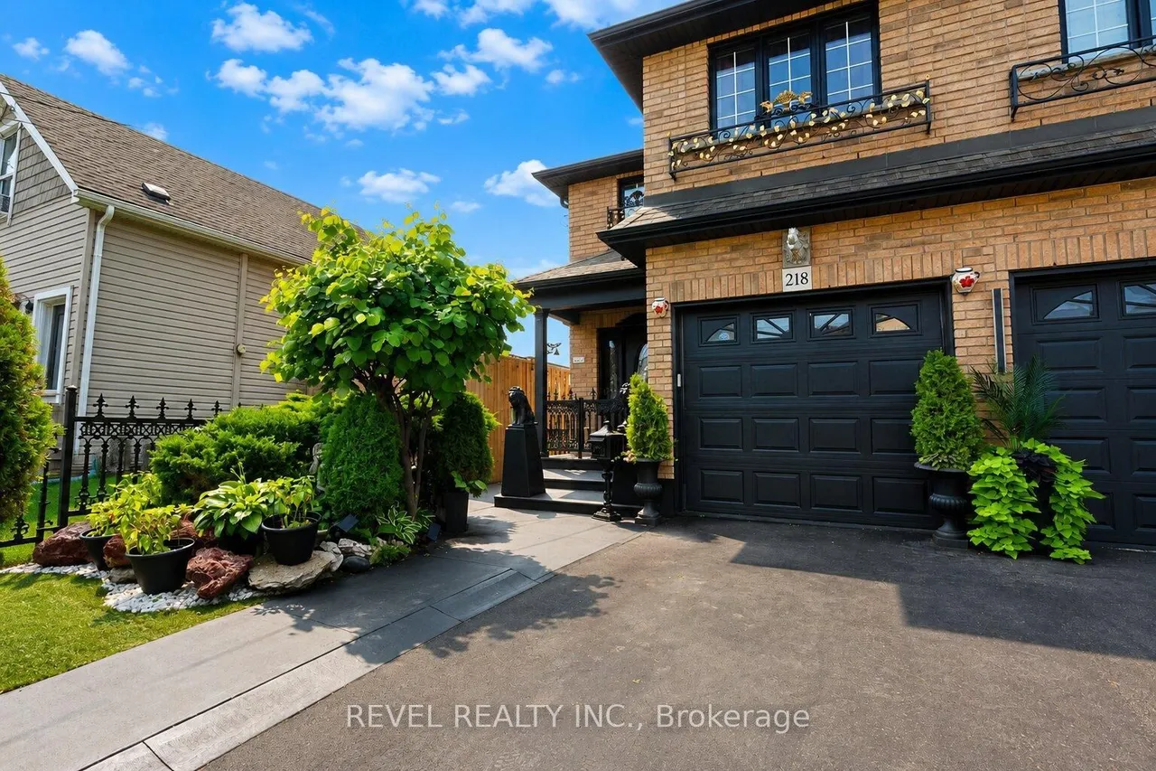 218 Macaulay Street E — photo 3