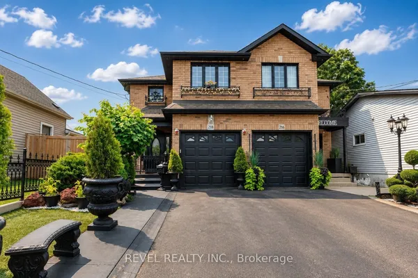 218 Macaulay Street E — photo 2