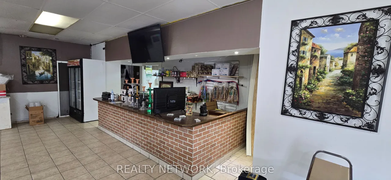 610 Upper James Street — photo 3