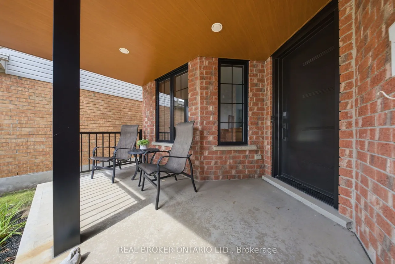 19 Boulder Crescent — photo 3
