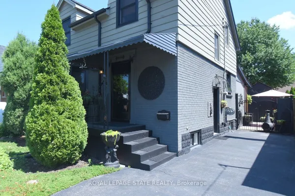 139 Garside Avenue S — photo 2