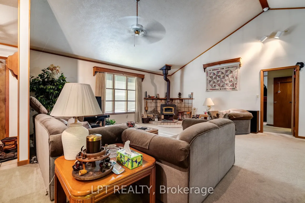 877 Lefaive Drive — photo 3
