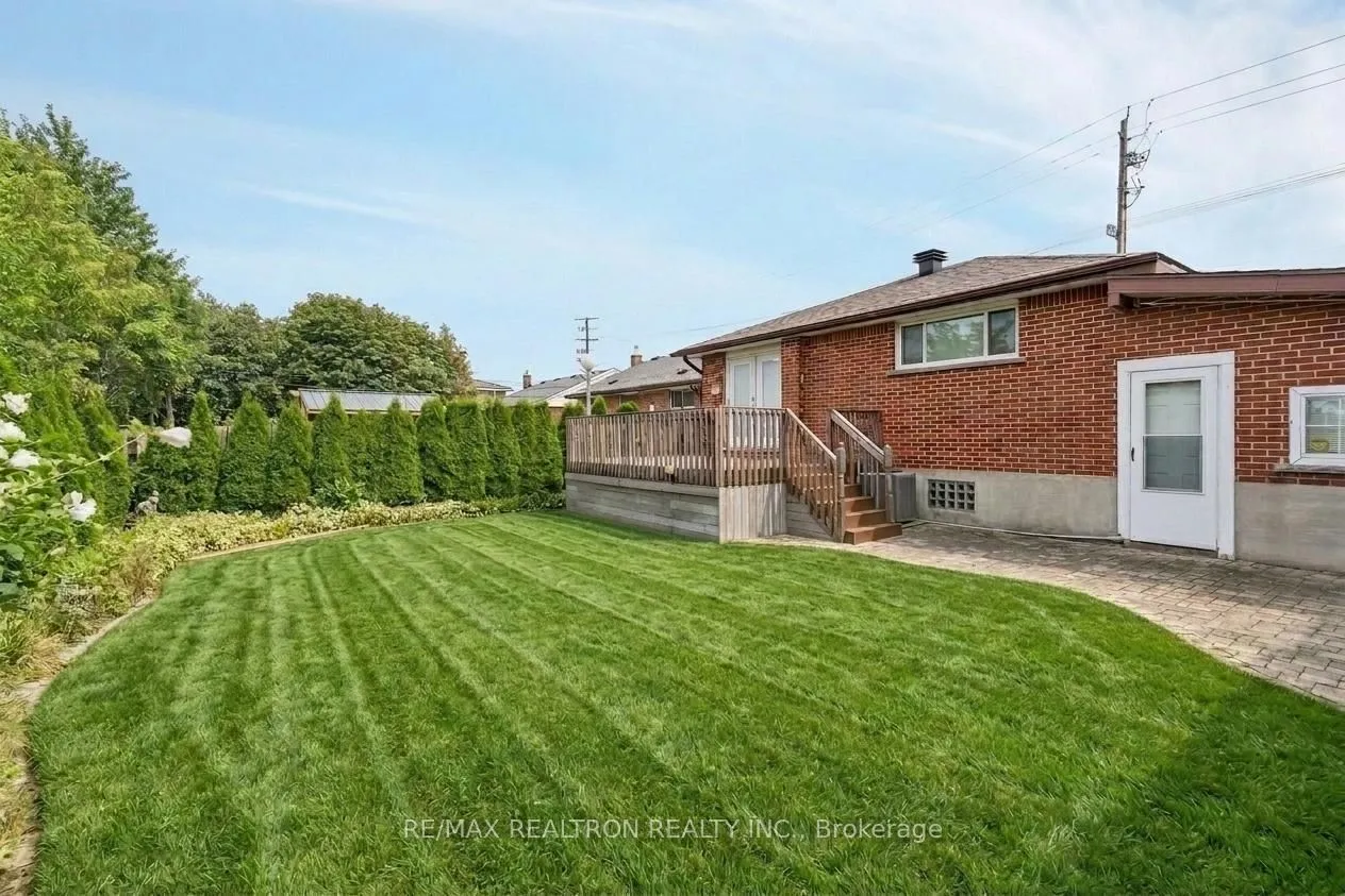 831 Mohawk Road E — photo 34