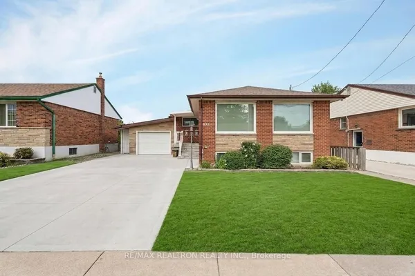 831 Mohawk Road E — photo 2