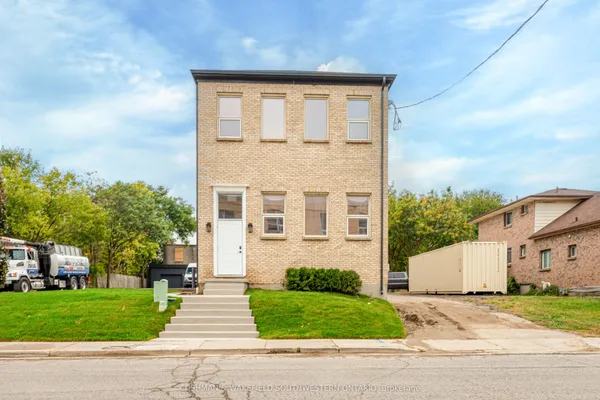 180 Simcoe Street