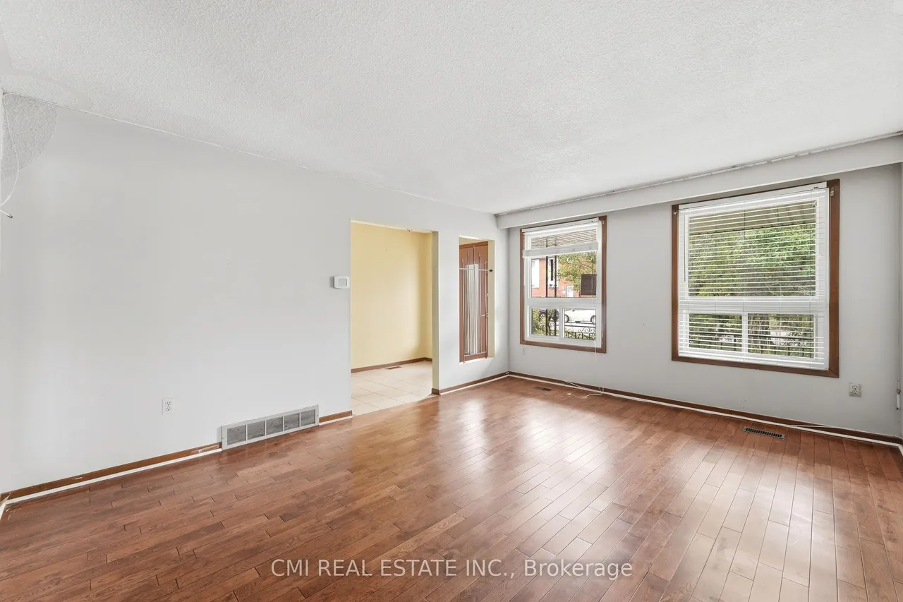185 Lavina Crescent — photo 3