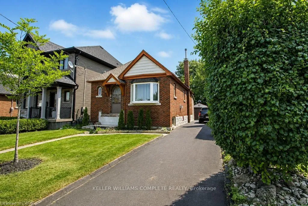 35 Barons Avenue S — photo 2