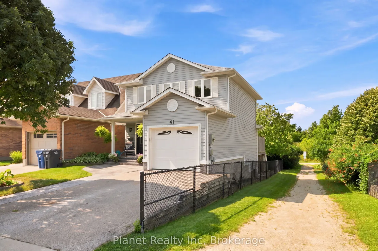 41 Boulder Crescent — photo 3