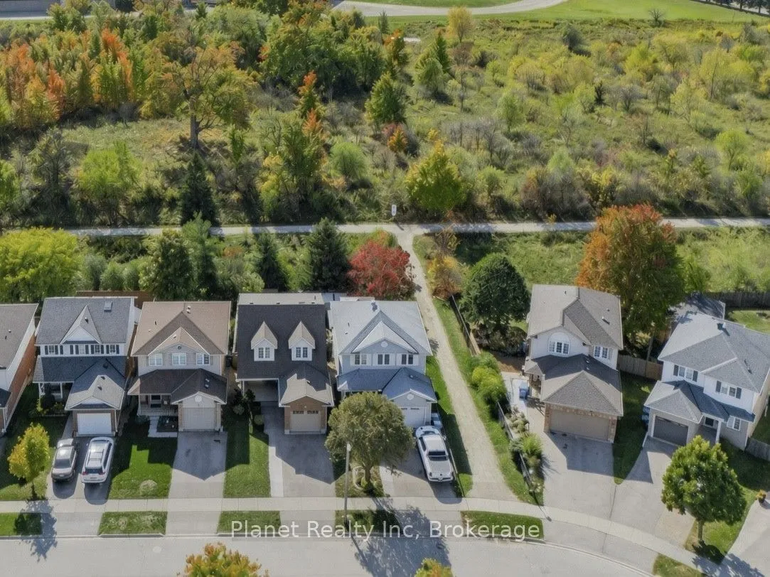 41 Boulder Crescent — photo 2