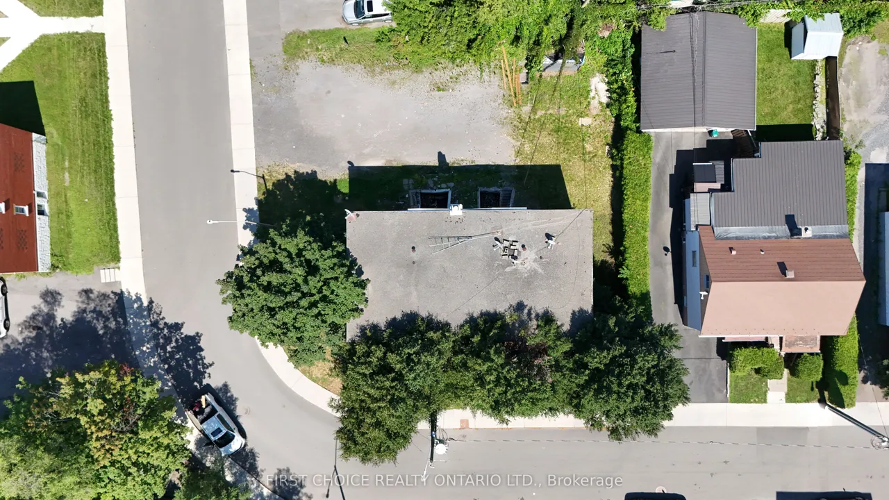 255 St Denis Street — photo 11