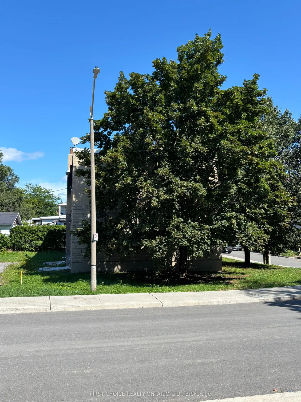 255 St Denis Street — photo 10