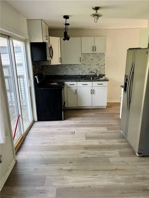 218 East 8th Street — photo 2
