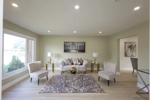 111 Limeridge Road W — photo 2