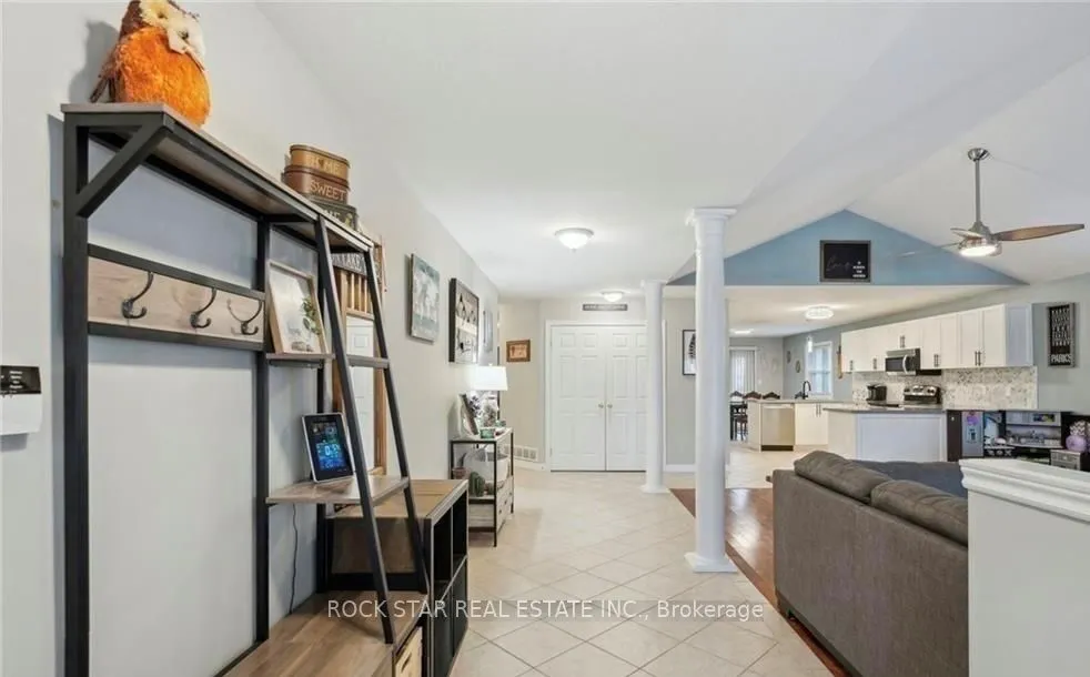 996 BEACH Boulevard — photo 3